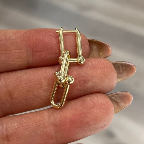 Jewelry - 14K yellow gold chain design earrings